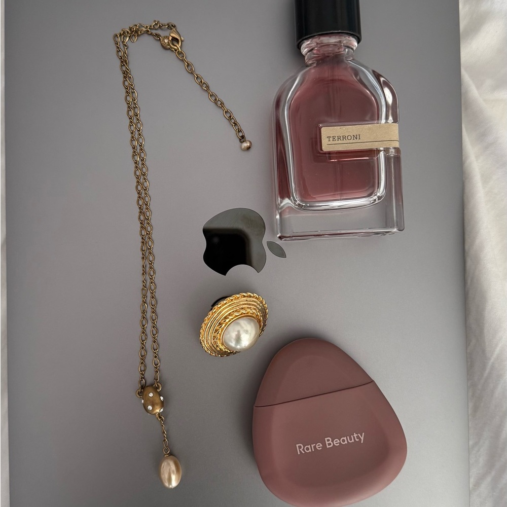 Monet Gold Necklace with Pearl Accent - vintage necklace  gold color - Picture 4 of 5